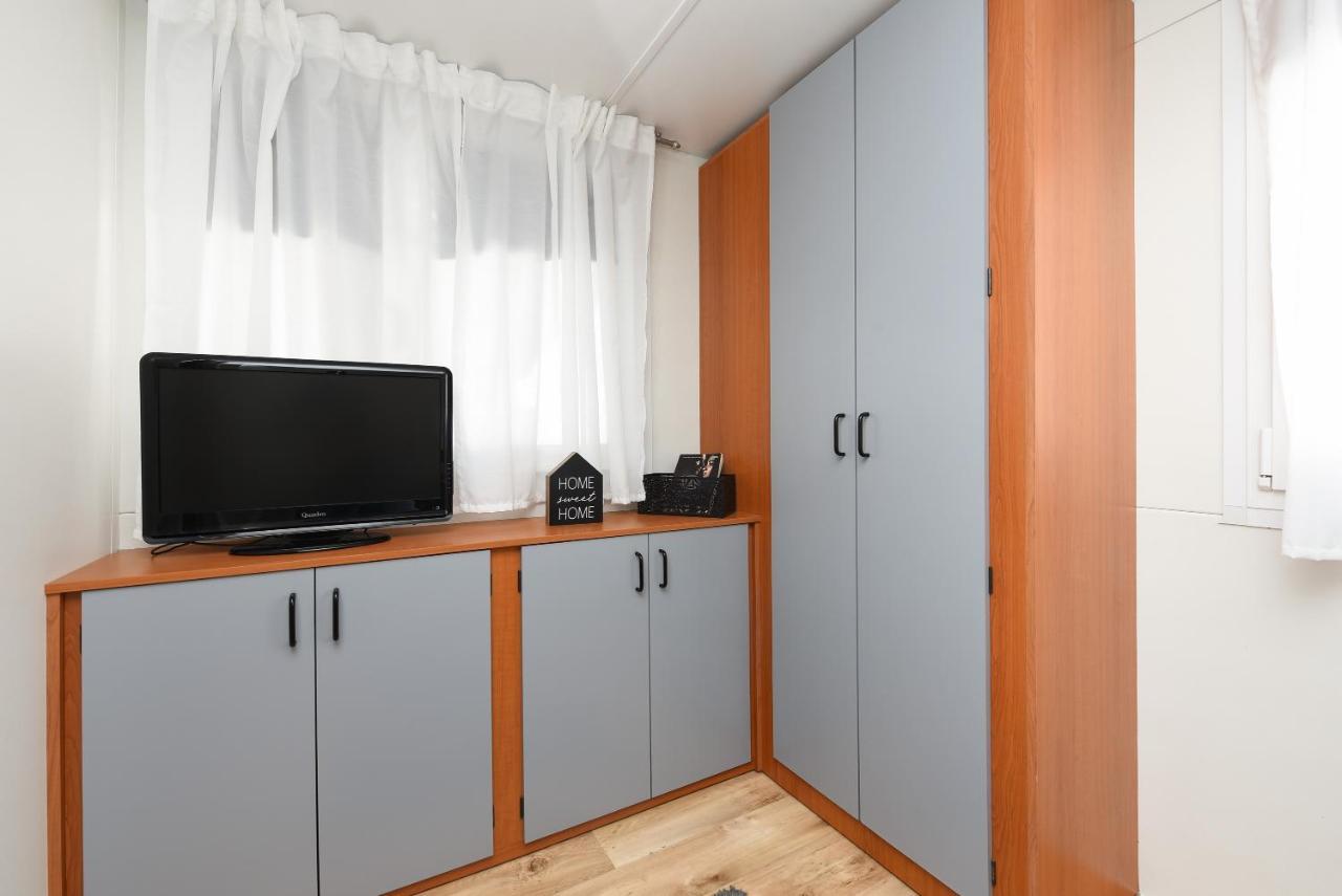Mia Mobile Home With Jacuzzi Zdrelac Exterior photo