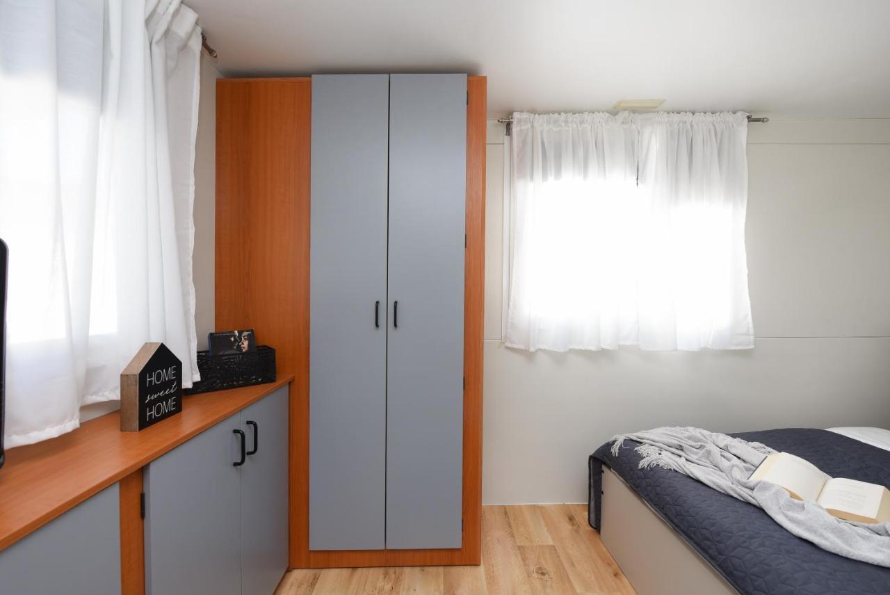 Mia Mobile Home With Jacuzzi Zdrelac Exterior photo